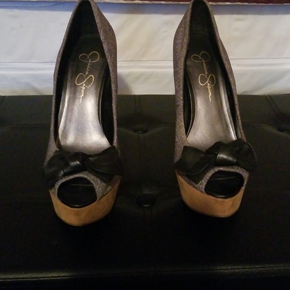 Jessica Simpson Bowtie Pumps - Picture 1 of 3